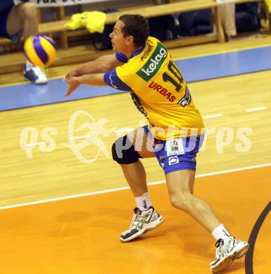 Volleyball. Aich/Dob gegen ACH Bled. Nejc Pusnik (Aich). Prevalje, 9.10.2010.
Foto: Kuess
---
pressefotos, pressefotografie, kuess, qs, qspictures, sport, bild, bilder, bilddatenbank