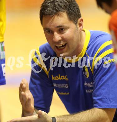 Volleyball. Aich/Dob gegen ACH Bled. Trainer Igor Simuncic (Aich). Prevalje, 9.10.2010.
Foto: Kuess
---
pressefotos, pressefotografie, kuess, qs, qspictures, sport, bild, bilder, bilddatenbank