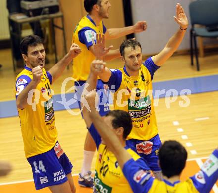 Volleyball. Aich/Dob gegen ACH Bled. Jubel Petar Kirchev, Robert Koch (Aich). Prevalje, 9.10.2010.
Foto: Kuess
---
pressefotos, pressefotografie, kuess, qs, qspictures, sport, bild, bilder, bilddatenbank