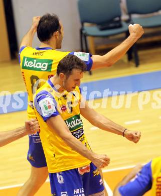 Volleyball. Aich/Dob gegen ACH Bled. Jubel Robert Koch, Peter Divis (Aich). Prevalje, 9.10.2010.
Foto: Kuess
---
pressefotos, pressefotografie, kuess, qs, qspictures, sport, bild, bilder, bilddatenbank