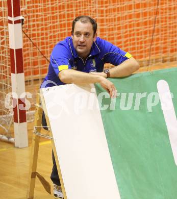 Volleyball. Aich/Dob gegen ACH Bled. Manager Martin Michaeu (Aich). Prevalje, 9.10.2010.
Foto: Kuess
---
pressefotos, pressefotografie, kuess, qs, qspictures, sport, bild, bilder, bilddatenbank