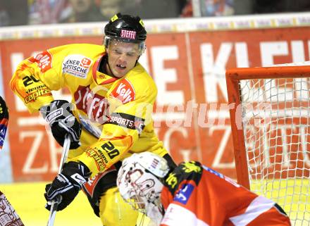 EBEL. Eishockey Bundesliga. KAC gegen EV Vienna Capitals. Andy Chiodo,  (KAC), Peter Casparsson (Vienna). Klagenfurt, 5.11.2010.
Foto: Kuess 

---
pressefotos, pressefotografie, kuess, qs, qspictures, sport, bild, bilder, bilddatenbank