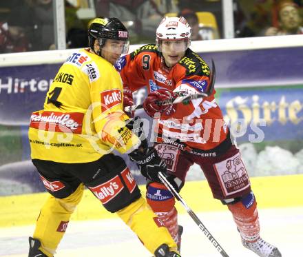 EBEL. Eishockey Bundesliga. KAC gegen EV Vienna Capitals. Tyler Spurgeon, (KAC), Philippe Lakos  (Vienna). Klagenfurt, 5.11.2010.
Foto: Kuess 

---
pressefotos, pressefotografie, kuess, qs, qspictures, sport, bild, bilder, bilddatenbank