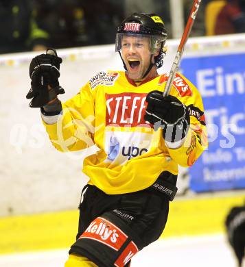 EBEL. Eishockey Bundesliga. KAC gegen EV Vienna Capitals.  Torjubel Francois Bouchard (Vienna). Klagenfurt, 5.11.2010.
Foto: Kuess 

---
pressefotos, pressefotografie, kuess, qs, qspictures, sport, bild, bilder, bilddatenbank