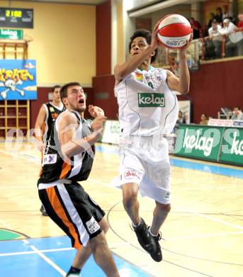 Basketball Bundesliga. Woerthersee Piraten gegen Xion Dukes Klosterneuburg.  Samuel Bachlechner,  (Piraten),  Florian Trmal (Klosterneuburg). Klagenfurt, 6.11.2010.
Foto:  Kuess

---
pressefotos, pressefotografie, kuess, qs, qspictures, sport, bild, bilder, bilddatenbank