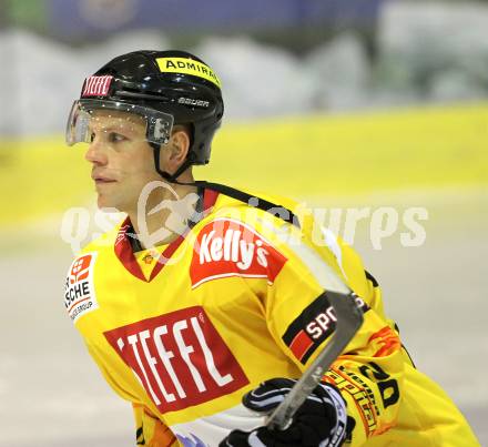 EBEL. Eishockey Bundesliga. KAC gegen EV Vienna Capitals.  Peter Casparsson (Caps). Klagenfurt, 5.11.2010.
Foto: Kuess 

---
pressefotos, pressefotografie, kuess, qs, qspictures, sport, bild, bilder, bilddatenbank