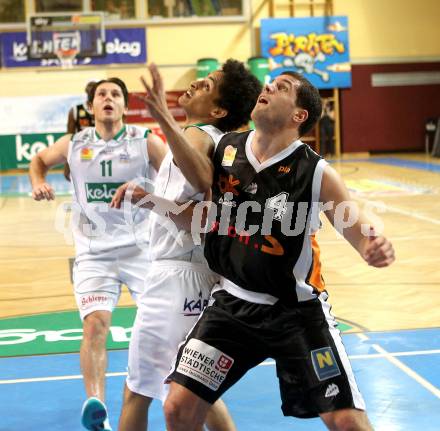 Basketball Bundesliga. Woerthersee Piraten gegen Xion Dukes Klosterneuburg.  Andreas Kuttnig, Samuel Bachlechner, (Piraten),  Lukas Sallomon  (Klosterneuburg). Klagenfurt, 6.11.2010.
Foto:  Kuess

---
pressefotos, pressefotografie, kuess, qs, qspictures, sport, bild, bilder, bilddatenbank