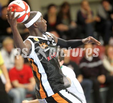 Basketball Bundesliga. Woerthersee Piraten gegen Xion Dukes Klosterneuburg. Curtis Bobb (Klosterneuburg). Klagenfurt, 6.11.2010.
Foto:  Kuess

---
pressefotos, pressefotografie, kuess, qs, qspictures, sport, bild, bilder, bilddatenbank