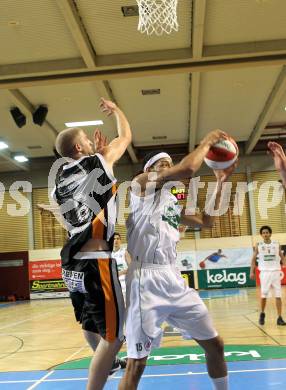 Basketball Bundesliga. Woerthersee Piraten gegen Xion Dukes Klosterneuburg.  Thomas Kennedy, (Piraten),  Matt Rachar  (Klosterneuburg). Klagenfurt, 6.11.2010.
Foto:  Kuess

---
pressefotos, pressefotografie, kuess, qs, qspictures, sport, bild, bilder, bilddatenbank