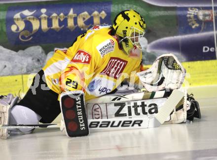 EBEL. Eishockey Bundesliga. KAC gegen EV Vienna Capitals.  Juergen Penker (Caps). Klagenfurt, 5.11.2010.
Foto: Kuess 

---
pressefotos, pressefotografie, kuess, qs, qspictures, sport, bild, bilder, bilddatenbank