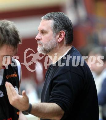 Basketball Bundesliga. Woerthersee Piraten gegen Xion Dukes Klosterneuburg.   Trainer Werner Sallomon (Klosterneuburg). Klagenfurt, 6.11.2010.
Foto:  Kuess

---
pressefotos, pressefotografie, kuess, qs, qspictures, sport, bild, bilder, bilddatenbank