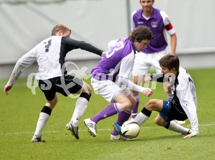 Fussball. Regionalliga. SK Austria Klagenfurt gegen Sturm Graz Amateure. Martin Tschernuth (Klagenfurt), Schmoelzer Daniel, Ranftl Reinhold (Graz). Klagenfurt, 7.11.2010. 
Foto: Kuess

---
pressefotos, pressefotografie, kuess, qs, qspictures, sport, bild, bilder, bilddatenbank