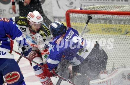 EBEL. Eishockey Bundesliga.  VSV gegen KAC. Bernhard Starkbaum, (VSV), Christoph Brandner  (KAC). Villach, am 7.11.2010.
Foto: Kuess 


---
pressefotos, pressefotografie, kuess, qs, qspictures, sport, bild, bilder, bilddatenbank