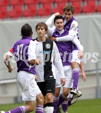 Fussball. Regionalliga. SK Austria Klagenfurt gegen Sturm Graz Amateure. Torjubel Stephan Buergler, Jakob Orgonyi (Klagenfurt). Klagenfurt, 7.11.2010. 
Foto: Kuess

---
pressefotos, pressefotografie, kuess, qs, qspictures, sport, bild, bilder, bilddatenbank