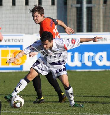 Fussball Regionalliga. SAK gegen ASK Stadtwerke Sparkasse Voitsberg. Marco Koller (SAK), Stefan Rieger (Voitsberg). Klagenfurt, am 13.11.2010.
Foto: Kuess
---
pressefotos, pressefotografie, kuess, qs, qspictures, sport, bild, bilder, bilddatenbank