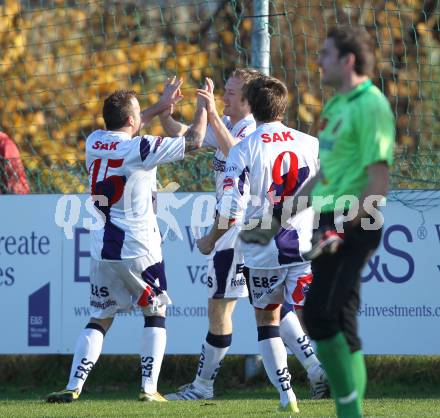 Fussball Regionalliga. SAK gegen ASK Stadtwerke Sparkasse Voitsberg. Torjubel (SAK). Klagenfurt, am 13.11.2010.
Foto: Kuess
---
pressefotos, pressefotografie, kuess, qs, qspictures, sport, bild, bilder, bilddatenbank