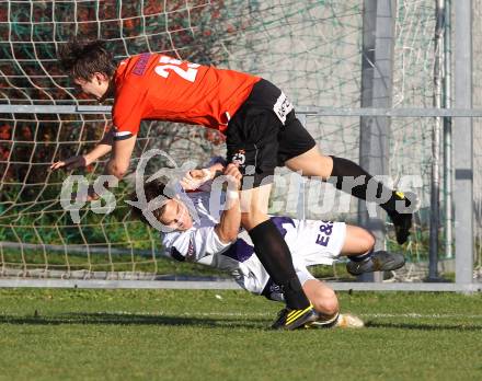 Fussball Regionalliga. SAK gegen ASK Stadtwerke Sparkasse Voitsberg. Martin Trattnig (SAK), Stefan Rieger (Voitsberg). Klagenfurt, am 13.11.2010.
Foto: Kuess
---
pressefotos, pressefotografie, kuess, qs, qspictures, sport, bild, bilder, bilddatenbank