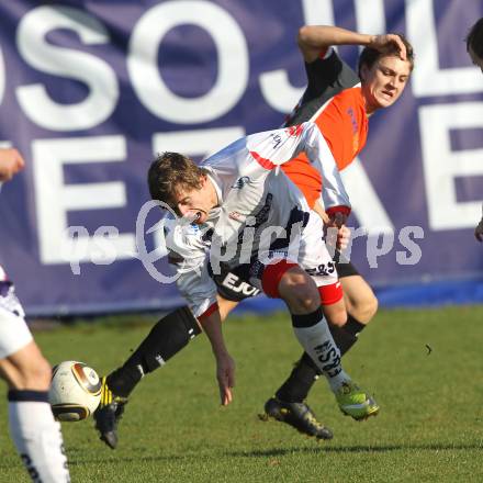 Fussball Regionalliga. SAK gegen ASK Stadtwerke Sparkasse Voitsberg. Grega Triplat (SAK), Gernot Sauer (Voitsberg). Klagenfurt, am 13.11.2010.
Foto: Kuess
---
pressefotos, pressefotografie, kuess, qs, qspictures, sport, bild, bilder, bilddatenbank