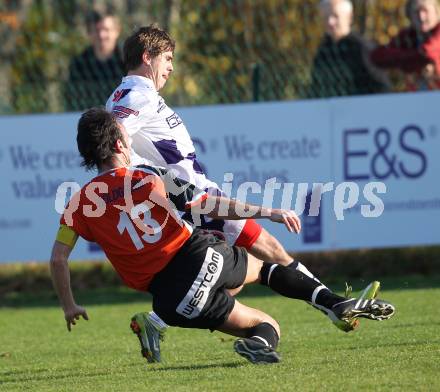 Fussball Regionalliga. SAK gegen ASK Stadtwerke Sparkasse Voitsberg. Grega Triplat (SAK), Gernot Sauer (Voitsberg). Klagenfurt, am 13.11.2010.
Foto: Kuess
---
pressefotos, pressefotografie, kuess, qs, qspictures, sport, bild, bilder, bilddatenbank