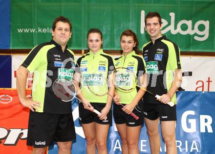 Badminton Bundesliga. ASKOE Kelag Kaernten gegen ASV Pressbaum.  Coach Peter Kreulitsch mit den Neuzugaengen Stasa Poznanovic, Bistra Maneva, Iztok Utrosa (Kaernten). Klagenfurt, am 30.10.2010.
Foto: Kuess
---
pressefotos, pressefotografie, kuess, qs, qspictures, sport, bild, bilder, bilddatenbank