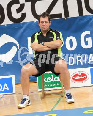 Badminton Bundesliga. ASKOE Kelag Kaernten gegen Vorchdorf. Coach Peter Kreulitsch (Kaernten). Klagenfurt, am 30.10.2010.
Foto: Kuess
---
pressefotos, pressefotografie, kuess, qs, qspictures, sport, bild, bilder, bilddatenbank