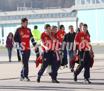 Fussball. Laenderspiel. Testspiel. Italien gegen Rumaenien. Ankunft Nationalteam Rumaenien. Klagenfurt, 15.11.2010.
Foto: Kuess
---
pressefotos, pressefotografie, kuess, qs, qspictures, sport, bild, bilder, bilddatenbank