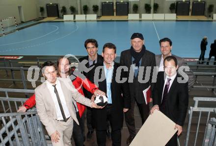 Praesentation Mehrzweckhalle im Sportpark Klagenfurt. Michael Pontasch, Gert Unterkofler, Mario Polak, Christian Scheider, Manfred Mertel,  Daniel Greiner, Robert Karlhofer,. Klagenfurt, am 15.11.2010.
Foto: Kuess
---
pressefotos, pressefotografie, kuess, qs, qspictures, sport, bild, bilder, bilddatenbank