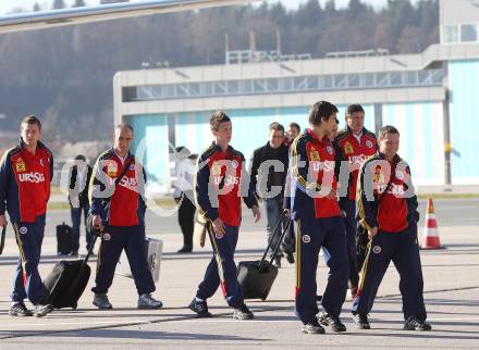 Fussball. Laenderspiel. Testspiel. Italien gegen Rumaenien. Ankunft Nationalteam Rumaenien. Klagenfurt, 15.11.2010.
Foto: Kuess
---
pressefotos, pressefotografie, kuess, qs, qspictures, sport, bild, bilder, bilddatenbank