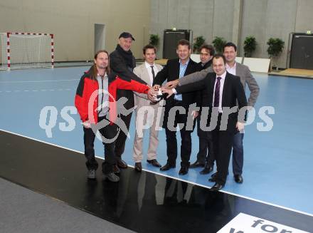 Praesentation Mehrzweckhalle im Sportpark Klagenfurt. Gert Unterkofler, Manfred Mertel, Michael Pontasch,  Christian Scheider,  Mario Polak, Daniel Greiner, Robert Karlhofer,. Klagenfurt, am 15.11.2010.
Foto: Kuess
---
pressefotos, pressefotografie, kuess, qs, qspictures, sport, bild, bilder, bilddatenbank