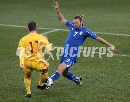 Fussball. Laenderspiel. Testspiel. Italien gegen Rumaenien. Federico Balzaretti, (Italien), Gabriel Andrei Torje (Rumaenien). Klagenfurt, 17.11.2010. 
Foto: Kuess

---
pressefotos, pressefotografie, kuess, qs, qspictures, sport, bild, bilder, bilddatenbank