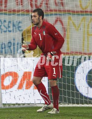 Fussball Laenderspiel. Testspiel. Rumaenien gegen Italien. Emiliano Viviano (ITA). Klagenfurt, am 17.11.2010.
Foto: Kuess
---
pressefotos, pressefotografie, kuess, qs, qspictures, sport, bild, bilder, bilddatenbank