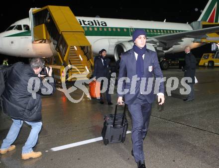 Fussball. Laenderspiel. Testspiel. Rumaenien gegen Italien. Ankunft der Italiener am Flughafen Klagenfurt. Klagenfurt, 16.11.2010.
Foto: Kuess
---
pressefotos, pressefotografie, kuess, qs, qspictures, sport, bild, bilder, bilddatenbank