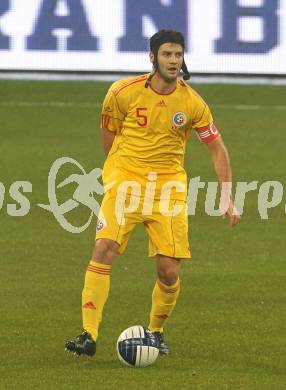 Fussball Laenderspiel. Testspiel. Rumaenien gegen Italien. Cristian Eugen Chivu (ROM). Klagenfurt, am 17.11.2010.
Foto: Kuess
---
pressefotos, pressefotografie, kuess, qs, qspictures, sport, bild, bilder, bilddatenbank