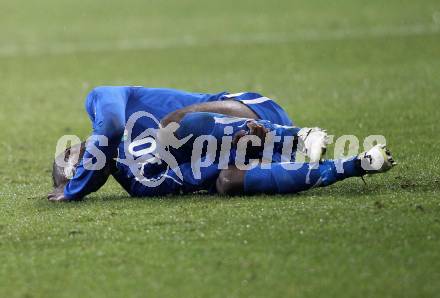 Fussball. Laenderspiel. Testspiel. Italien gegen Rumaenien. Barwuah Mario Balotelli (Italien). Klagenfurt, 17.11.2010. 
Foto: Kuess

---
pressefotos, pressefotografie, kuess, qs, qspictures, sport, bild, bilder, bilddatenbank