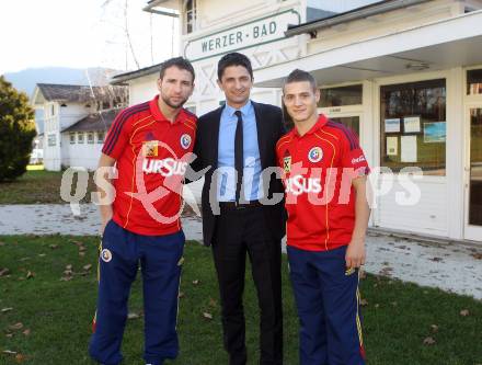 Fussball. Laenderspiel. Testspiel. Rumaenien gegen Italien. Ankunft der Rumaenen. Poertschach, 15.11.2010.
Foto: Kuess
---
pressefotos, pressefotografie, kuess, qs, qspictures, sport, bild, bilder, bilddatenbank