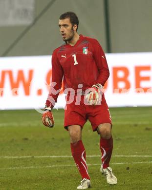 Fussball Laenderspiel. Testspiel. Rumaenien gegen Italien. Emiliano Viviano (ITA). Klagenfurt, am 17.11.2010.
Foto: Kuess
---
pressefotos, pressefotografie, kuess, qs, qspictures, sport, bild, bilder, bilddatenbank