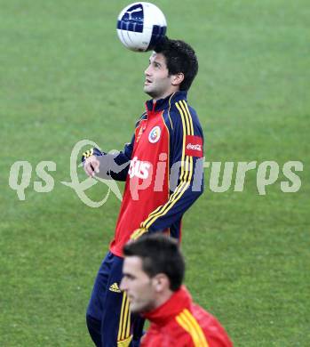 Fussball. Laenderspiel. Testspiel. Rumaenien gegen Italien. Training der Rumaenen im Stadion Klagenfurt. Cristian Eugen Chivu. Klagenfurt, 16.11.2010.
Foto: Kuess
---
pressefotos, pressefotografie, kuess, qs, qspictures, sport, bild, bilder, bilddatenbank