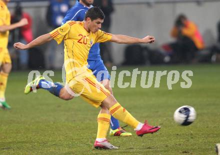 Fussball Laenderspiel. Testspiel. Rumaenien gegen Italien. Cristian Tanase (Rumaenien). Klagenfurt, am 17.11.2010.
Foto: Kuess
---
pressefotos, pressefotografie, kuess, qs, qspictures, sport, bild, bilder, bilddatenbank