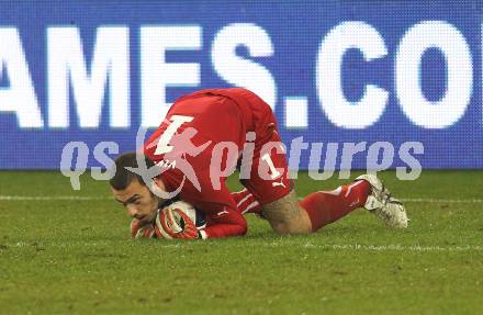 Fussball Laenderspiel. Testspiel. Rumaenien gegen Italien. Emiliano Viviano (ITA). Klagenfurt, am 17.11.2010.
Foto: Kuess
---
pressefotos, pressefotografie, kuess, qs, qspictures, sport, bild, bilder, bilddatenbank