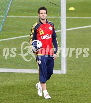 Fussball. Laenderspiel. Testspiel. Rumaenien gegen Italien. Training der Rumaenen im Stadion Klagenfurt. Cristian Eugen Chivu. Klagenfurt, 16.11.2010.
Foto: Kuess
---
pressefotos, pressefotografie, kuess, qs, qspictures, sport, bild, bilder, bilddatenbank