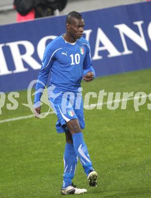 Fussball Laenderspiel. Testspiel. Rumaenien gegen Italien. Barwuah Mario Balotelli (ITA). Klagenfurt, am 17.11.2010.
Foto: Kuess
---
pressefotos, pressefotografie, kuess, qs, qspictures, sport, bild, bilder, bilddatenbank