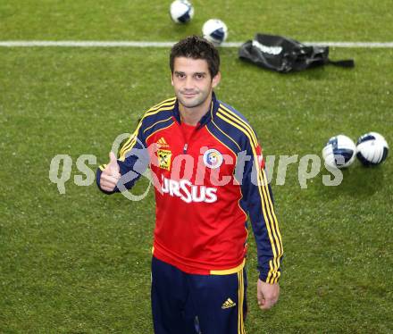 Fussball. Laenderspiel. Testspiel. Rumaenien gegen Italien. Training der Rumaenen im Stadion Klagenfurt. Cristian Eugen Chivu. Klagenfurt, 16.11.2010.
Foto: Kuess
---
pressefotos, pressefotografie, kuess, qs, qspictures, sport, bild, bilder, bilddatenbank