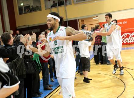 Basketball Bundesliga. Woerthersee Piraten gegen BC Vienna.  Jubel PIraten. Klagenfurt, 21.11.2010.
Foto:  Kuess

---
pressefotos, pressefotografie, kuess, qs, qspictures, sport, bild, bilder, bilddatenbank