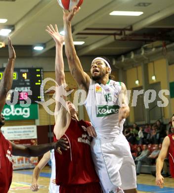 Basketball Bundesliga. Woerthersee Piraten gegen BC Vienna.   Thomas Kennedy,  (Piraten), Nemanja Milijkovic (Vienna). Klagenfurt, 21.11.2010.
Foto:  Kuess

---
pressefotos, pressefotografie, kuess, qs, qspictures, sport, bild, bilder, bilddatenbank