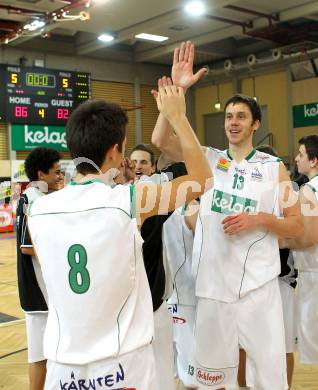 Basketball Bundesliga. Woerthersee Piraten gegen BC Vienna.  Jubel PIraten. Klagenfurt, 21.11.2010.
Foto:  Kuess

---
pressefotos, pressefotografie, kuess, qs, qspictures, sport, bild, bilder, bilddatenbank