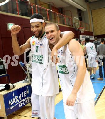 Basketball Bundesliga. Woerthersee Piraten gegen BC Vienna.  Jubel Thomas Kennedy, Gunther Zajic (Piraten). Klagenfurt, 21.11.2010.
Foto:  Kuess

---
pressefotos, pressefotografie, kuess, qs, qspictures, sport, bild, bilder, bilddatenbank