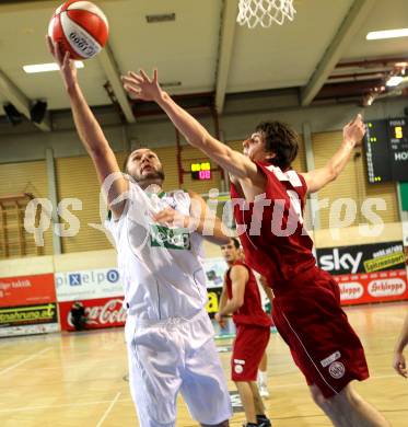 Basketball Bundesliga. Woerthersee Piraten gegen BC Vienna.  Bernhard Weber,  (Piraten),  Milijkovic Nemanja (Vienna). Klagenfurt, 21.11.2010.
Foto:  Kuess

---
pressefotos, pressefotografie, kuess, qs, qspictures, sport, bild, bilder, bilddatenbank