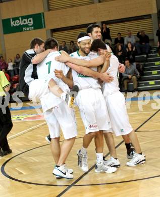 Basketball Bundesliga. Woerthersee Piraten gegen BC Vienna.  Jubel PIraten. Klagenfurt, 21.11.2010.
Foto:  Kuess

---
pressefotos, pressefotografie, kuess, qs, qspictures, sport, bild, bilder, bilddatenbank