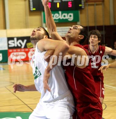 Basketball Bundesliga. Woerthersee Piraten gegen BC Vienna.   Bernhard Weber (Piraten), Sveto Pekovic  (Vienna). Klagenfurt, 21.11.2010.
Foto:  Kuess

---
pressefotos, pressefotografie, kuess, qs, qspictures, sport, bild, bilder, bilddatenbank