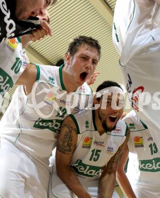 Basketball Bundesliga. Woerthersee Piraten gegen BC Vienna. Jubel PIraten. Klagenfurt, 21.11.2010.
Foto:  Kuess

---
pressefotos, pressefotografie, kuess, qs, qspictures, sport, bild, bilder, bilddatenbank